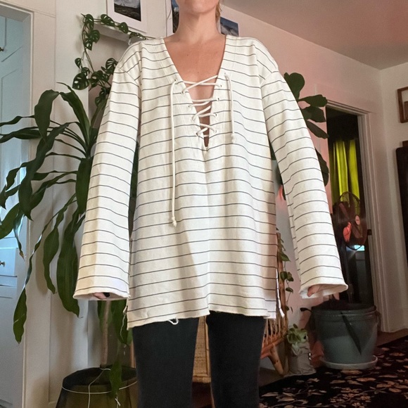Truly Madly deeply Urban outfitters Beach sweater - Picture 4 of 5